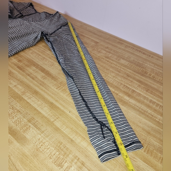 LULULEMON Yogini 5 Year Long Sleeve Tee, size 6 - Picture 10 of 13